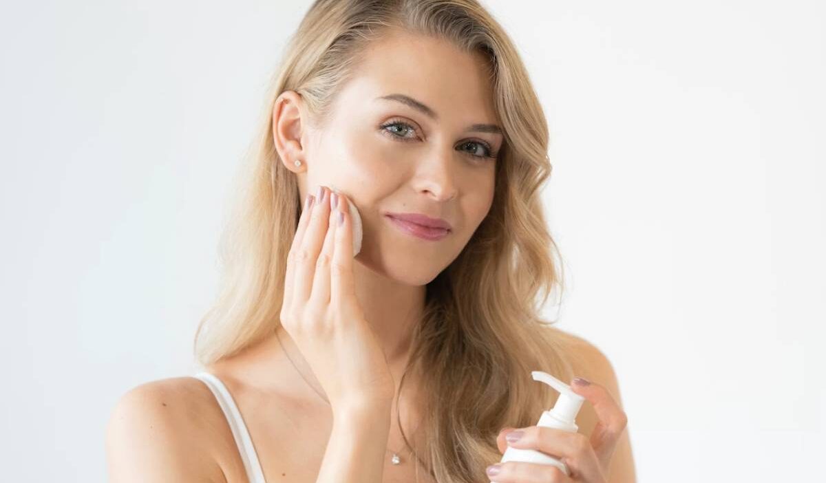 best-facial-cleanser-for-aging-skin