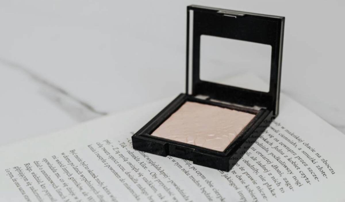 best-powder-foundation-for-mature-skin