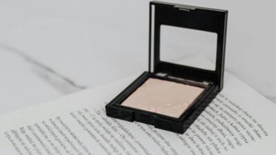 best-powder-foundation-for-mature-skin