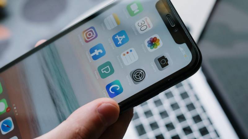 does-iphone-11-have-sim-card