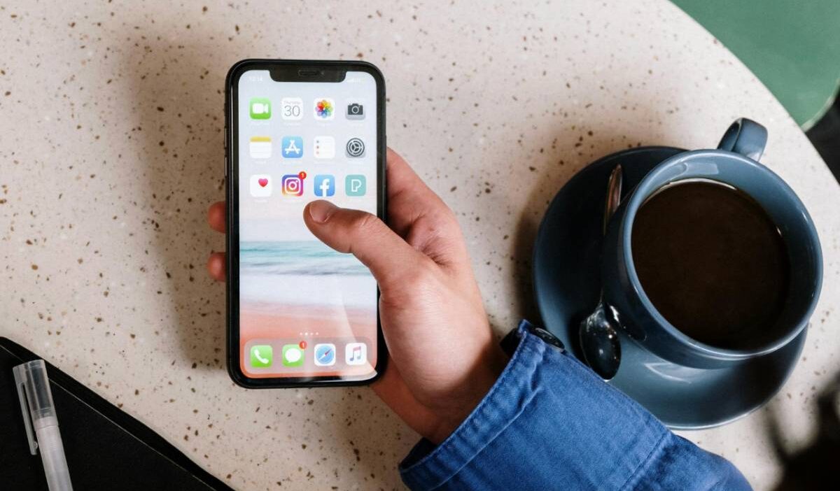 does-iphone-11-have-sim-card