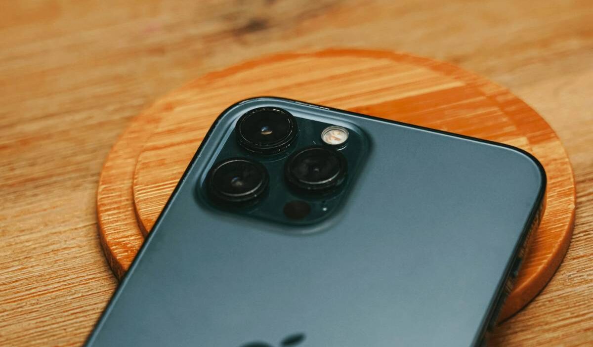 does-iphone-13-have-esim
