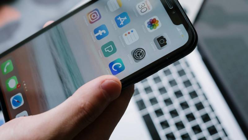 does-iphone-13-pro-max-have-a-sim-card