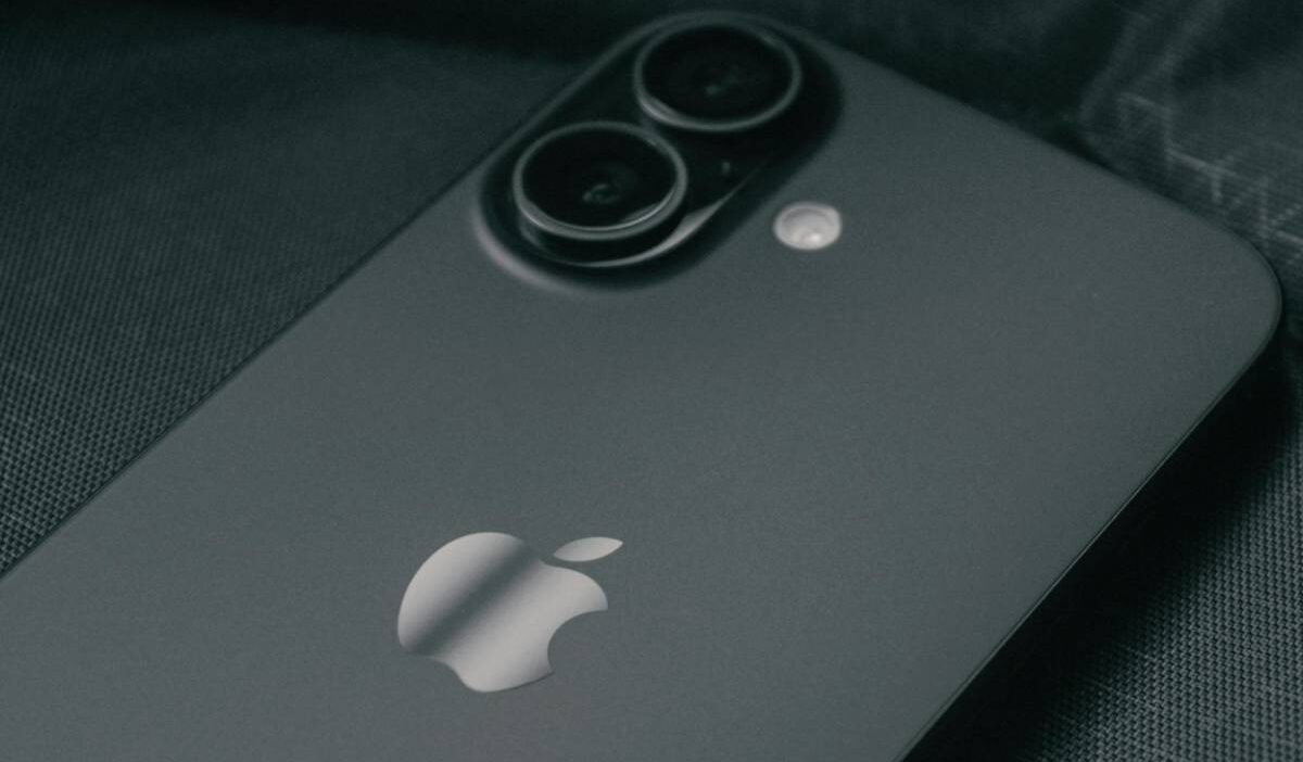 does-iphone-16-have-sim-card