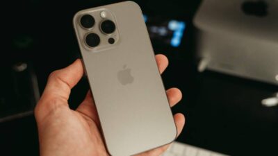 iphone-16-sim-card-slot