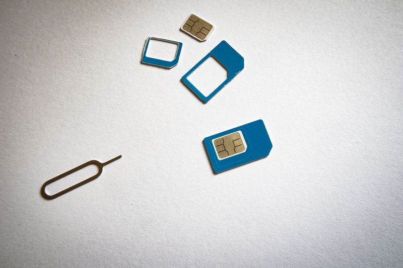 How to move a SIM card from Android to iPhone