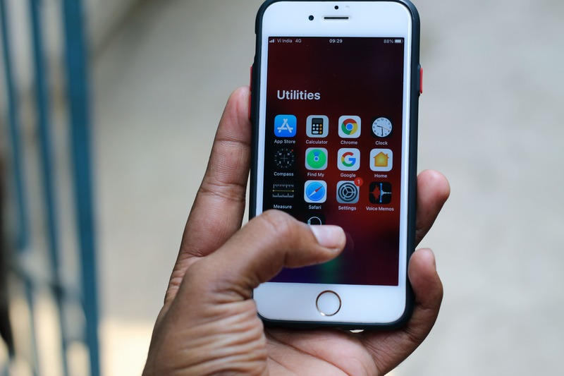 does iphone se 3rd gen have esim 1