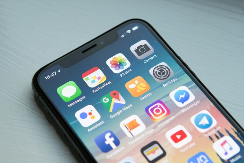 does iphone se have esim settings