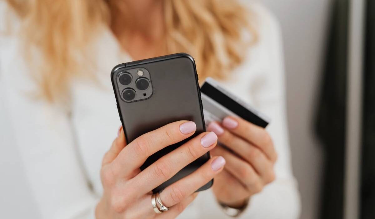 does-every-phone-have-a-sim-card
