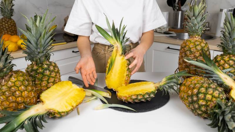 how-to-cut-a-pineapple