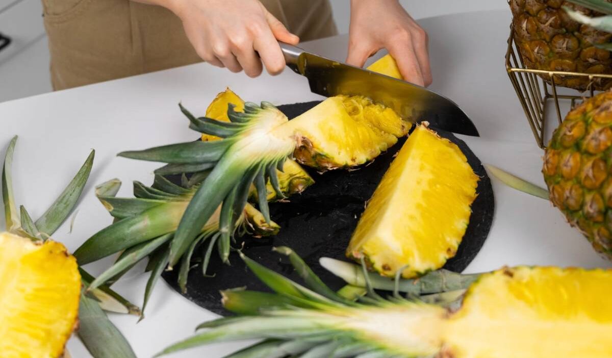 how-to-cut-a-pineapple