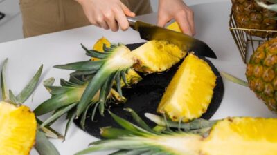 how-to-cut-a-pineapple